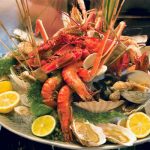 Cách phòng tránh ngộ độc thực phẩm khi đi du lịch