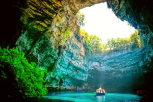 Tour Động Phong Nha 1 Ngày: Trải Nghiệm Hang Động Huyền Bí