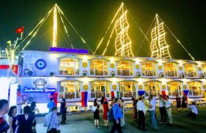 Ăn tối trên du thuyền sông Sài Gòn – Tiệc Buffet tối trên tàu Indochina Queen 5 sao